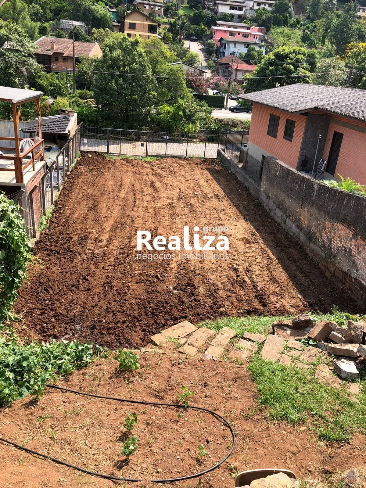 TERRENO COM 333M² NO BAIRRO GALOPOLIS