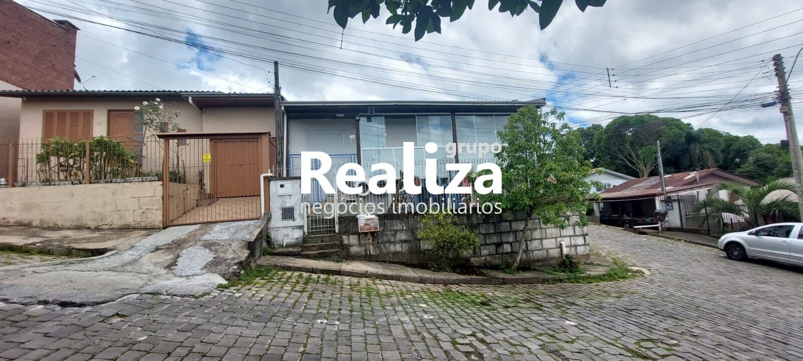 Vendo: Casa 138m² duas moradias esquina, alvenaria.
