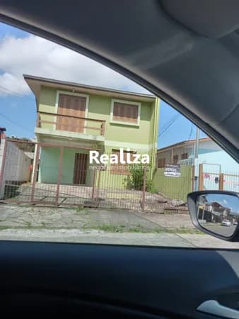 Casa individual no Bairro São Caetano com 3 dormitórios, sala de estar e jantar, cozinha, área de serviço, garagem, pátio