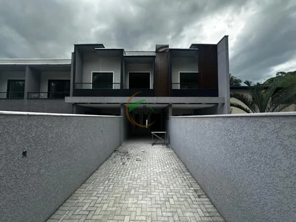 Sobrado com 3 vagas de garagem e 2 suites na Itoupava Norte!