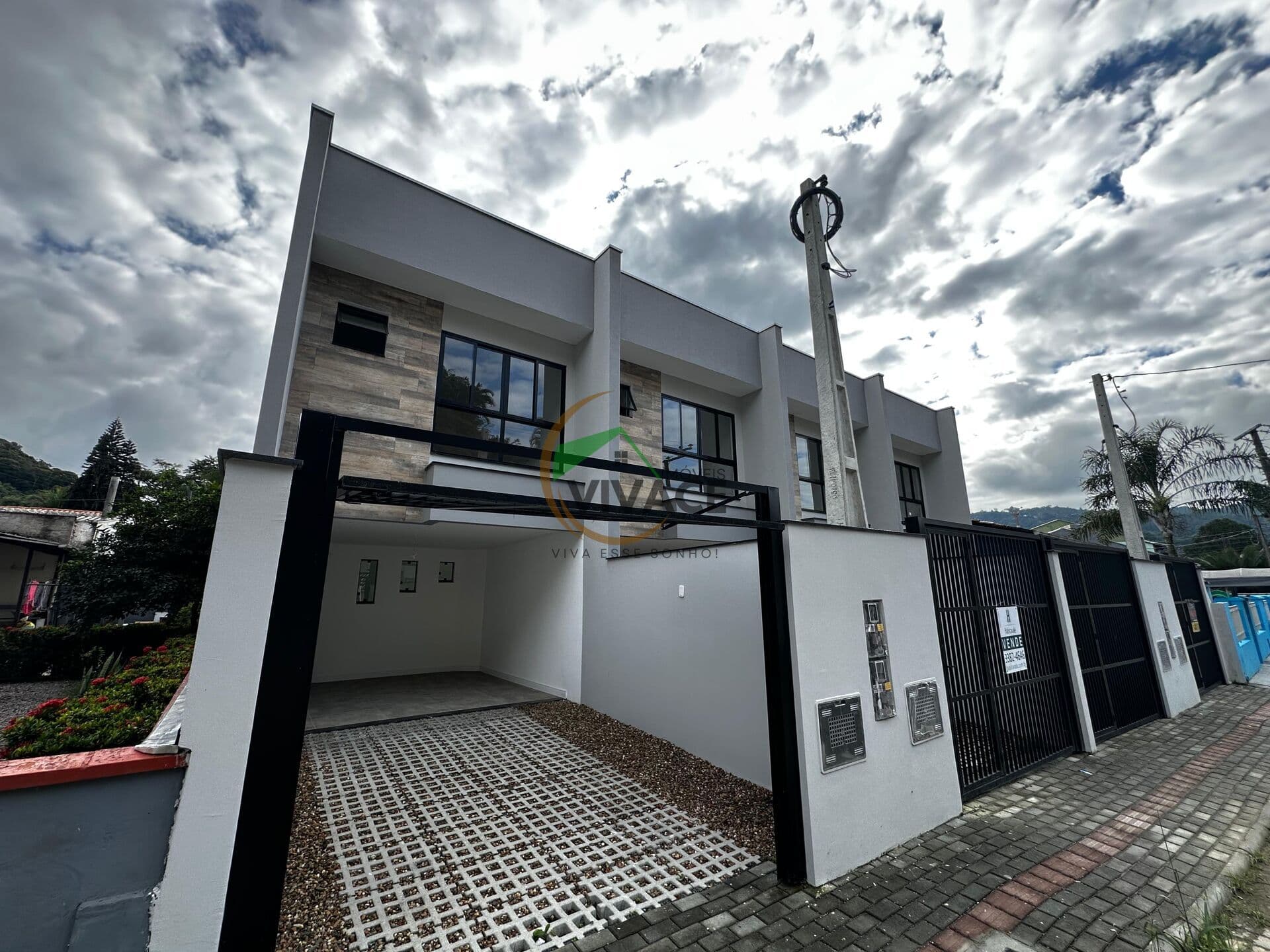 Sobrado Alto Padrão 3 Quartos no Valparaíso