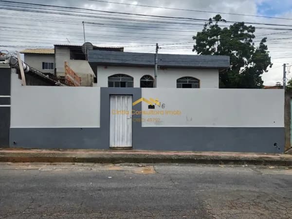 CASA À VENDA NO BAIRRO BOM RETIRO BETIM/MG.