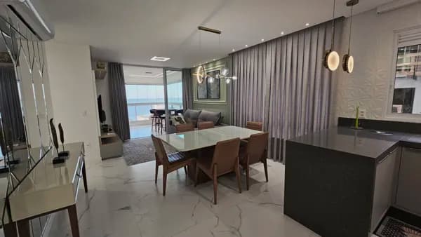 Lisboa Residence em Meia Praia – 3 Suítes e 3 Vagas a 80m do Mar