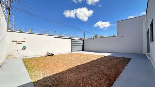 Casa Térrea 3Q com Suíte, 100m², Quintal Privativo – Sozinha no Terreno – Permite Pets