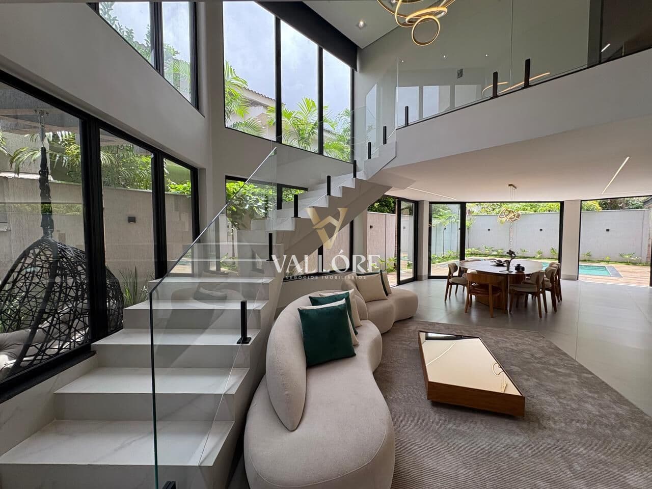 Sobrado Luxuoso Mobiliado no Jardins Madri | 3 Suítes | Área Gourmet e Piscina