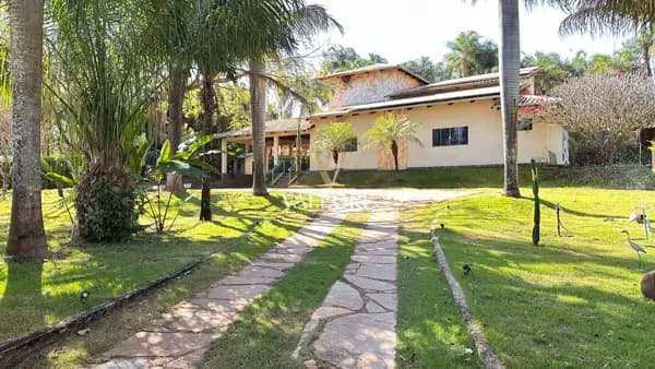 Chácara 2.300m² com piscina 20m, pomar, 4Q e lazer completo – Nova Veneza - GO
