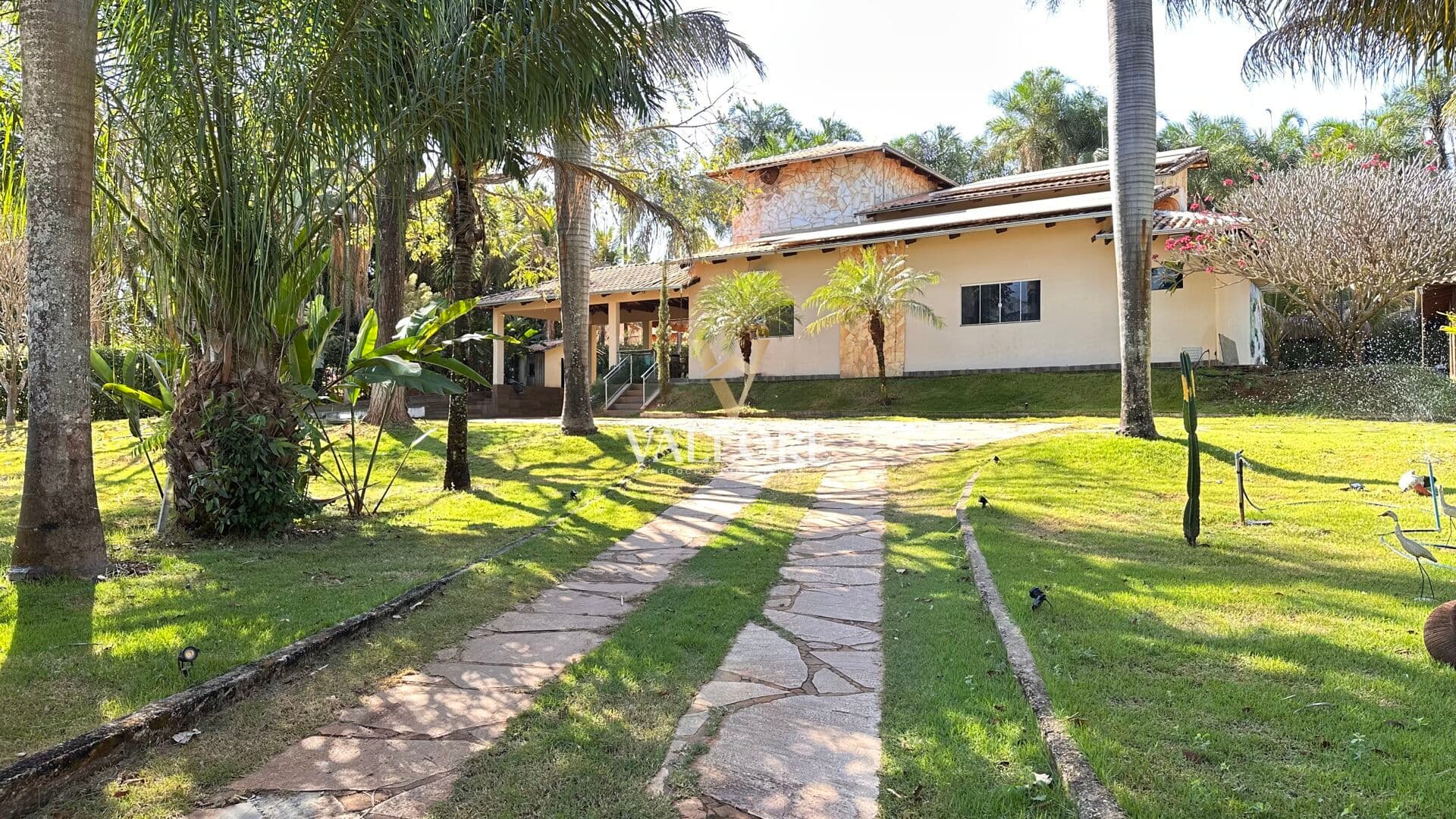 Chácara 2.300m² com piscina 20m, pomar, 4Q e lazer completo – Nova Veneza - GO