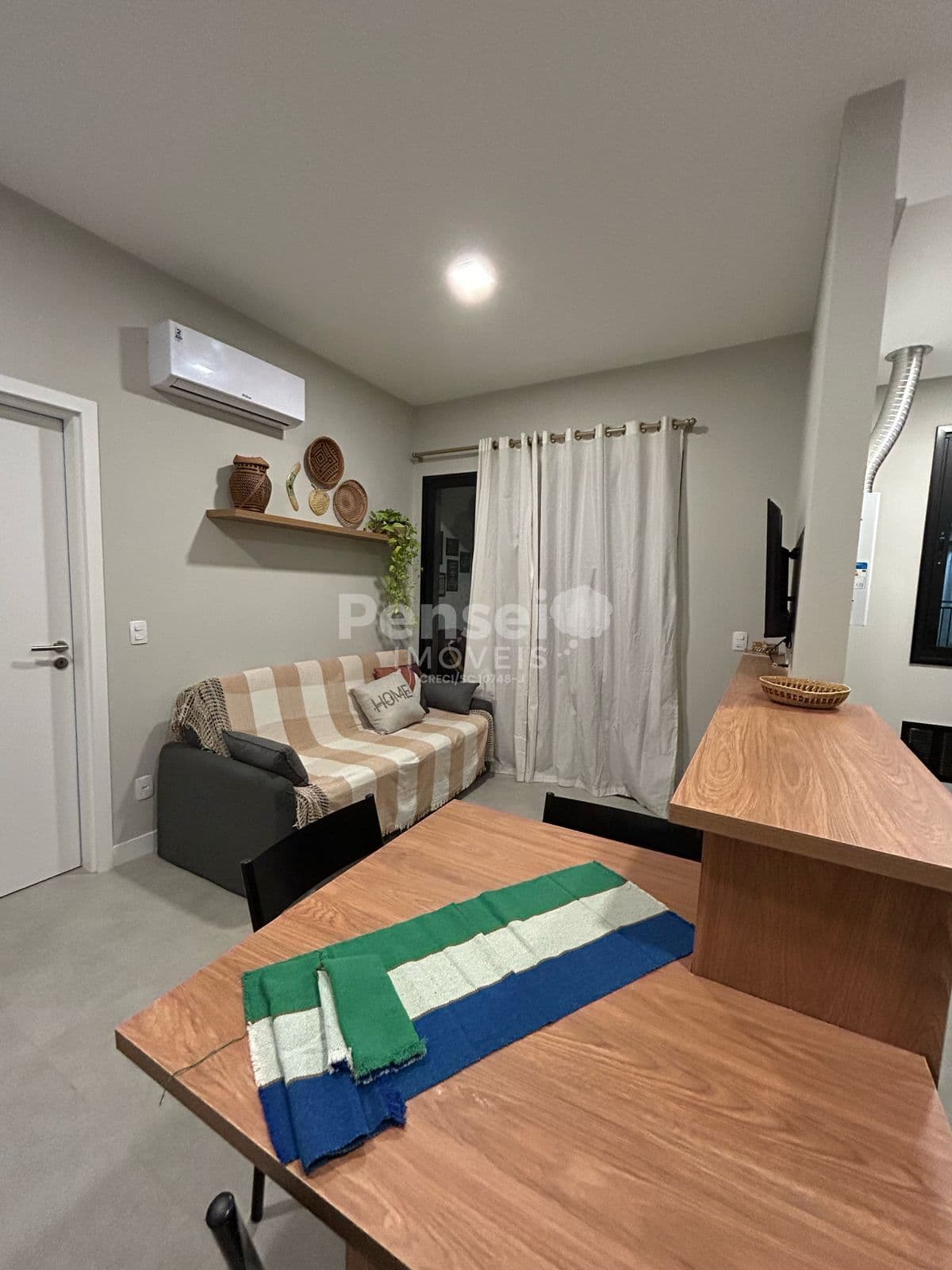 Apartamento 1 Suíte Mobiliado – Praia Cachoeira do Bom Jesus – R$ 650.000