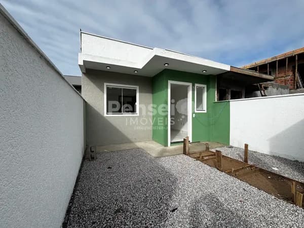 Casa com 2 Dormitórios NOVA (1 Suíte) e Jardim de Inverno – Pronto para Viver!