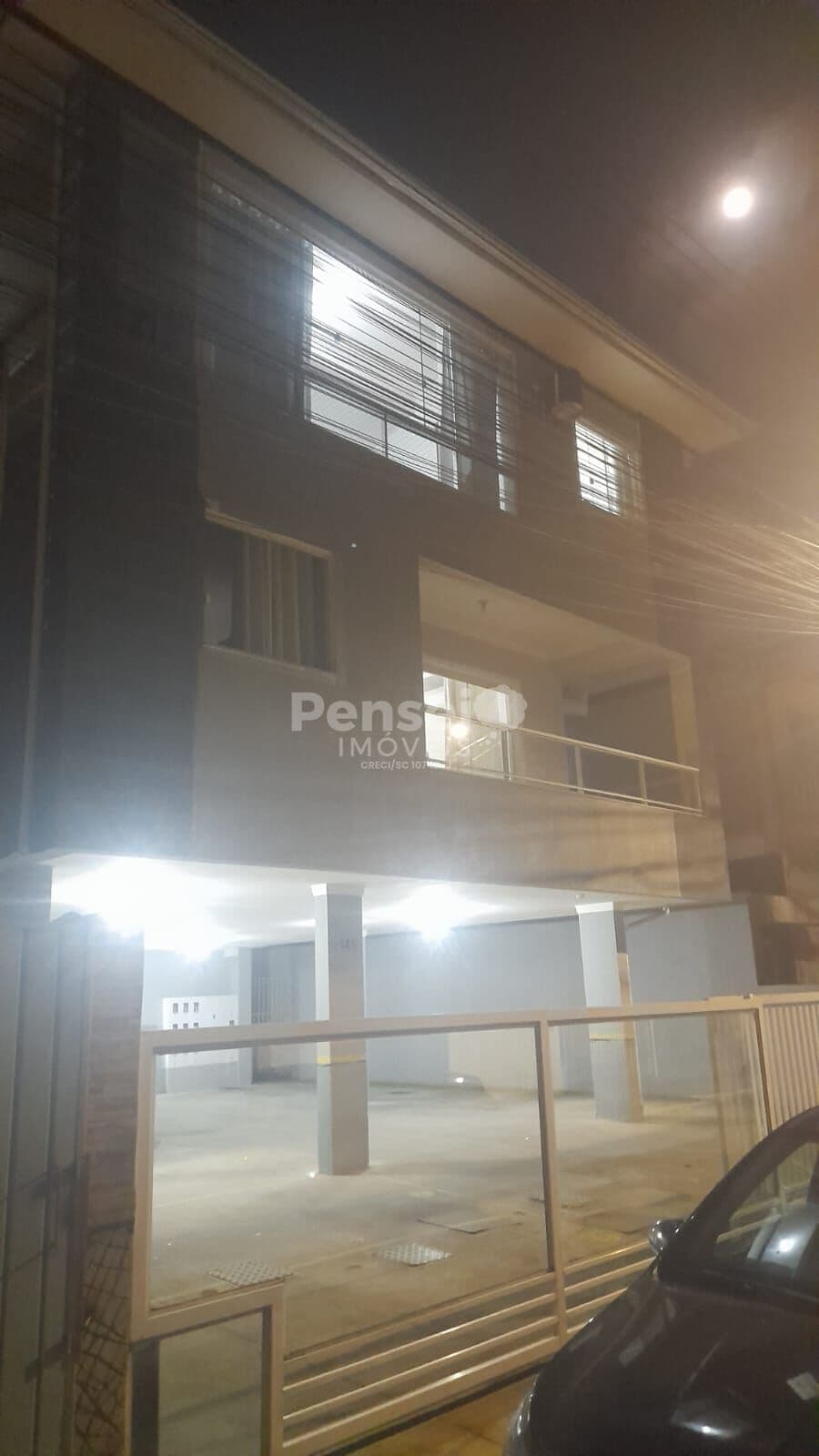 Apartamento mobiliado, na Praia de Ingleses, Florianópolis-SC. São 61m² de área privativa e 73m² de área total.