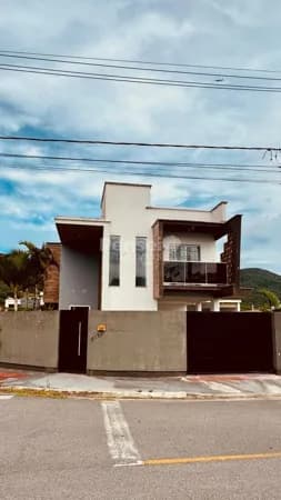 Sobrado em Rua Maria Saturnina de Jesus - Forquilhas - São José/SC