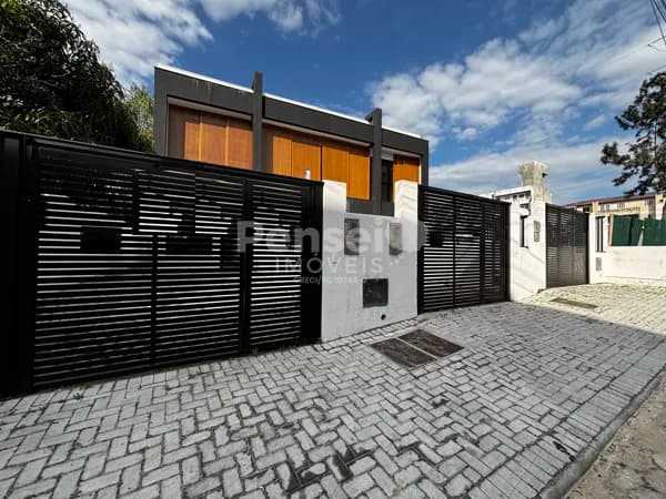 Sobrado de Alto Padrão com 3 Suítes e Garden nos Ingleses Norte!