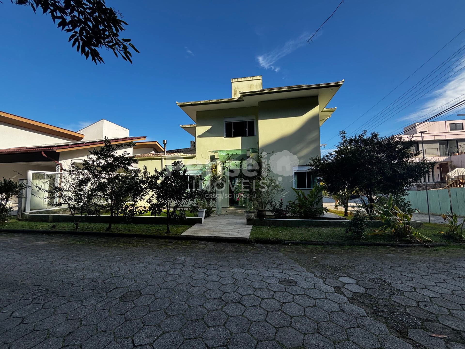 Casa de Alto Padrão em Condomínio Exclusivo na Trindade!