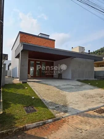 Casa Pronta pra Morar, com 04 suítes, a suíte master possui closet - Cachoeira do Bom Jesus- Florianópolis/SC
