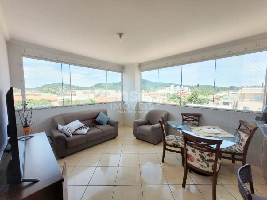 Apartamento de 3 Dormitórios com Amplo Pátio de 72m² no Rio Vermelho, Florianópolis!