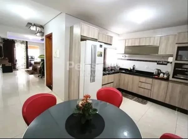 Casa com 3 Suítes e Churrasqueira Privativa no Tranquilo Rio Vermelho!