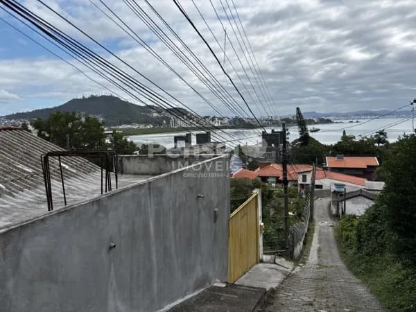 Casa Espaçosa com Vista para o Mar – João Paulo, Florianópolis – Não Financi