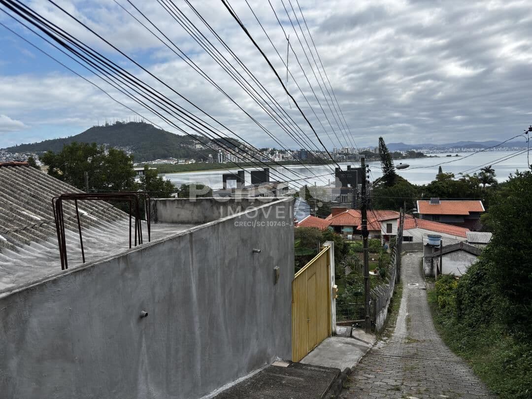 Casa Espaçosa com Vista para o Mar – João Paulo, Florianópolis – Não Financi