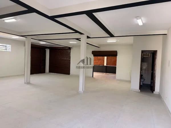 Loja Ponto Comercial em Sítio Cercado, Curitiba/PR