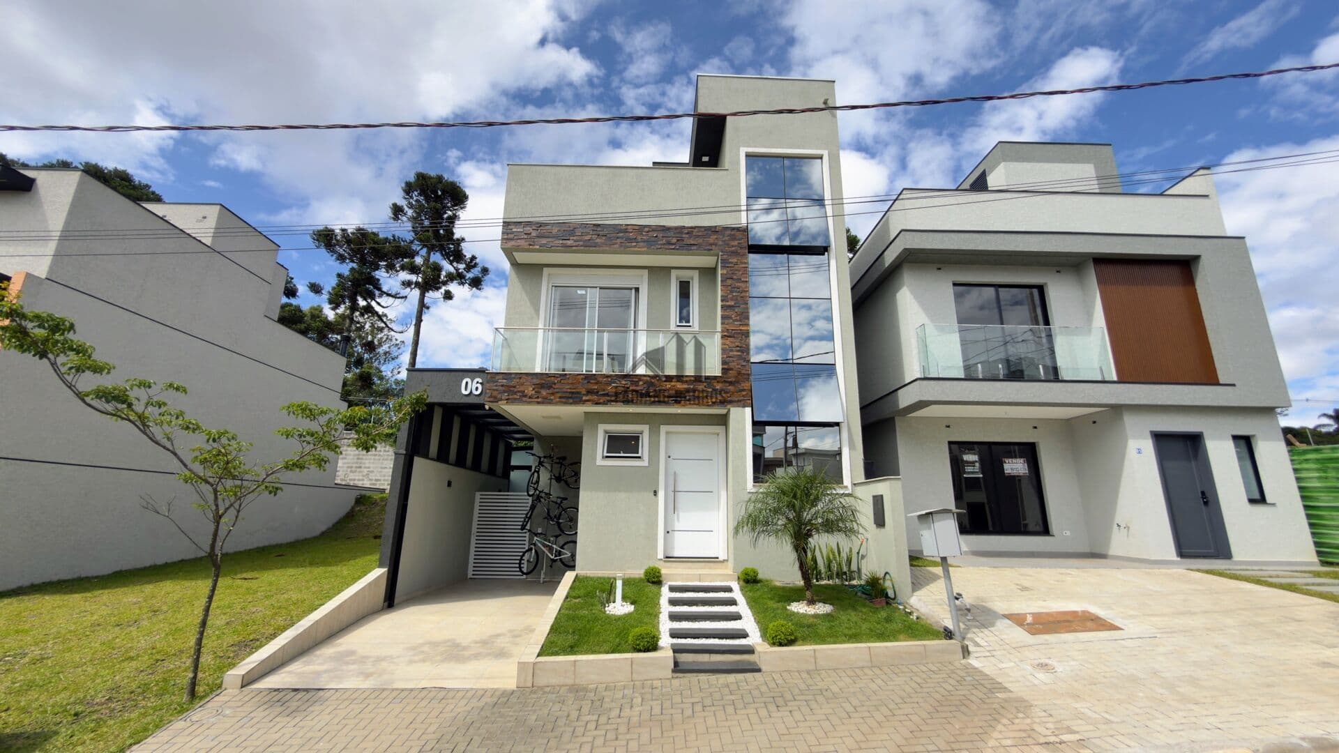 Sobrado 100% mobiliado, à venda no bairro Umbará - Curitiba/PR