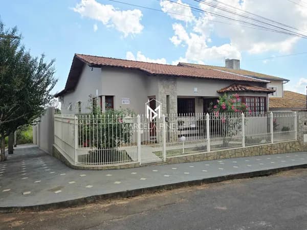 Casa à venda no Colinas Park - Alfenas/MG