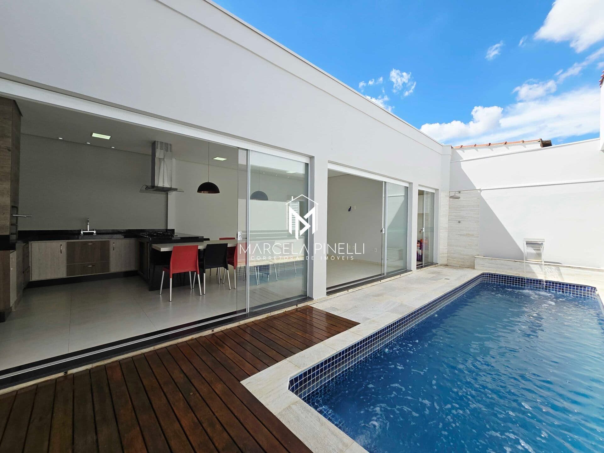 Casa com piscina à venda no Res Oliveira - Alfenas/MG