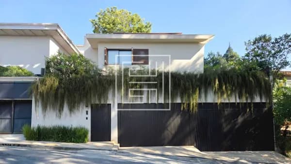 Casa Alto Padrão de 491m² com 4 suítes e 4 vagas à venda no Pacaembu