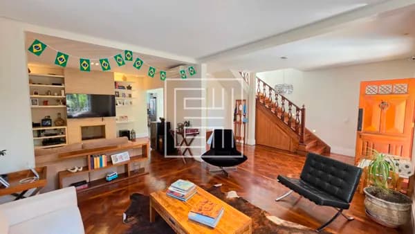 Casa de 417m² com 3 dormitórios sendo 2 suítes e 3 vagas à venda no Pacaembu