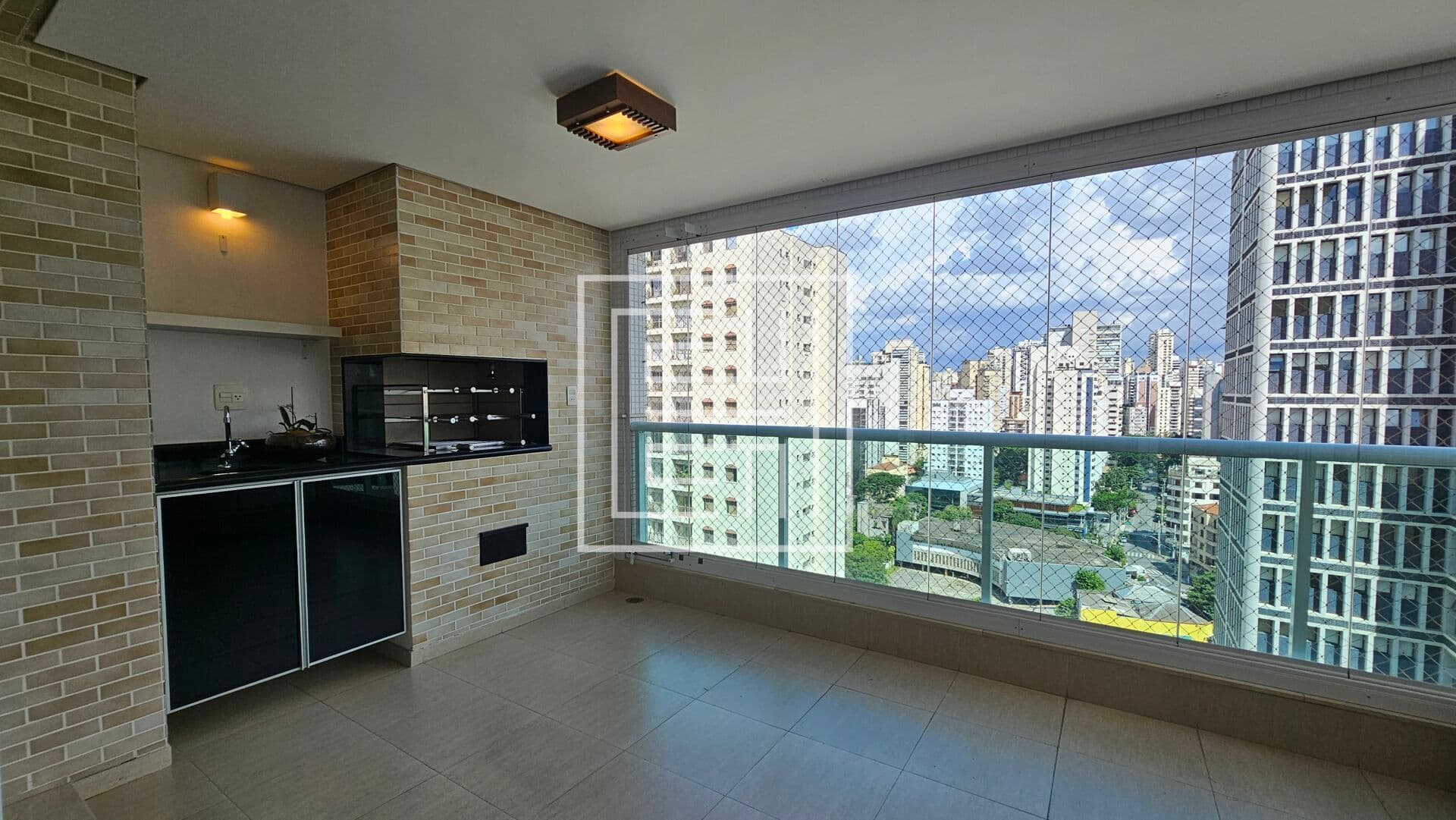 Apartamento de 185m² com 4 dormitórios sendo 2 suítes e 4 vagas à venda em Perdizes