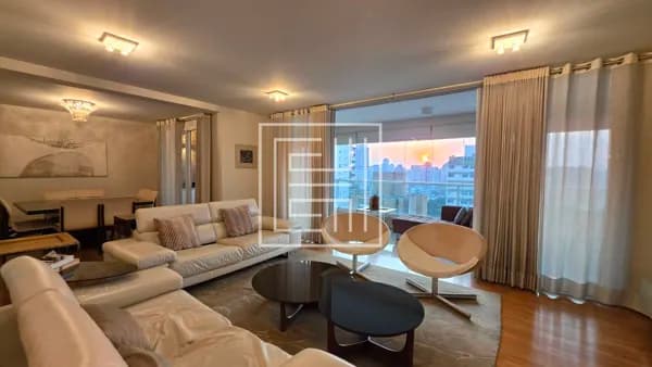 Apartamento de 245m² com 4 suítes e 5 vagas à venda em Perdizes