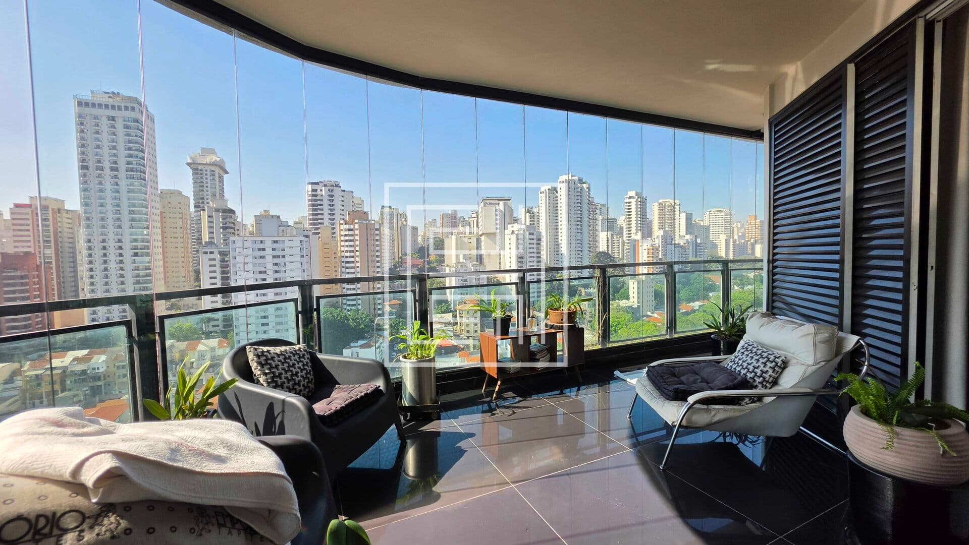 Cobertura Duplex de 427m² com 4 dormitórios sendo 3 suítes e 5 vagas à venda em Perdizes