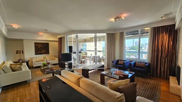 Apartamento de 200m² sendo 3 suítes e 4 vagas à venda em Perdizes