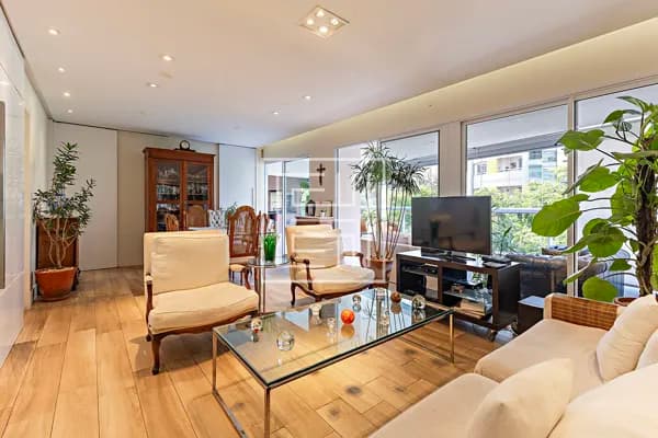 Apartamento de 172m² com 3 suítes e 4 vagas á venda em Perdizes