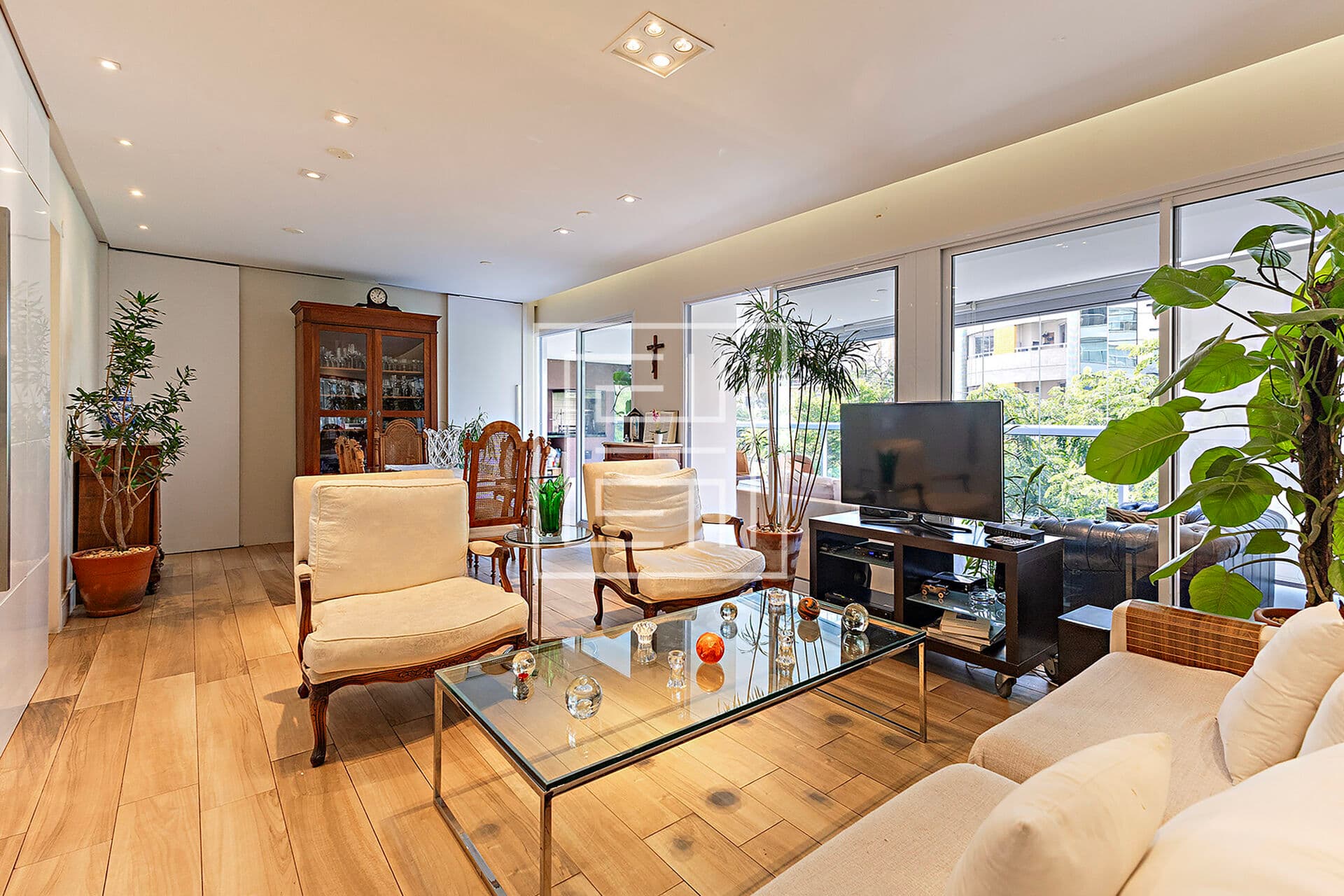 Apartamento de 172m² com 3 suítes e 4 vagas á venda em Perdizes