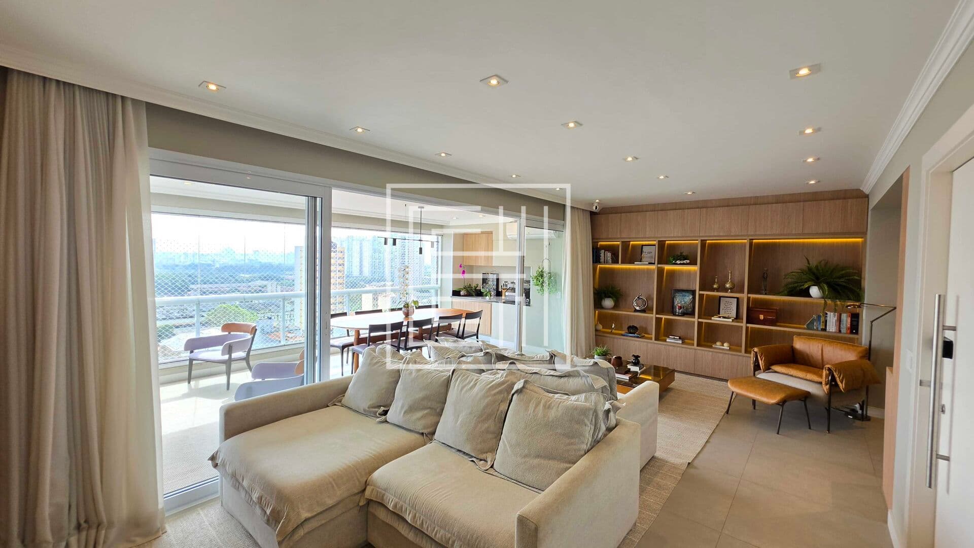Apartamento de 134m² com 3 suítes e 3 vagas à venda na Vila Romana