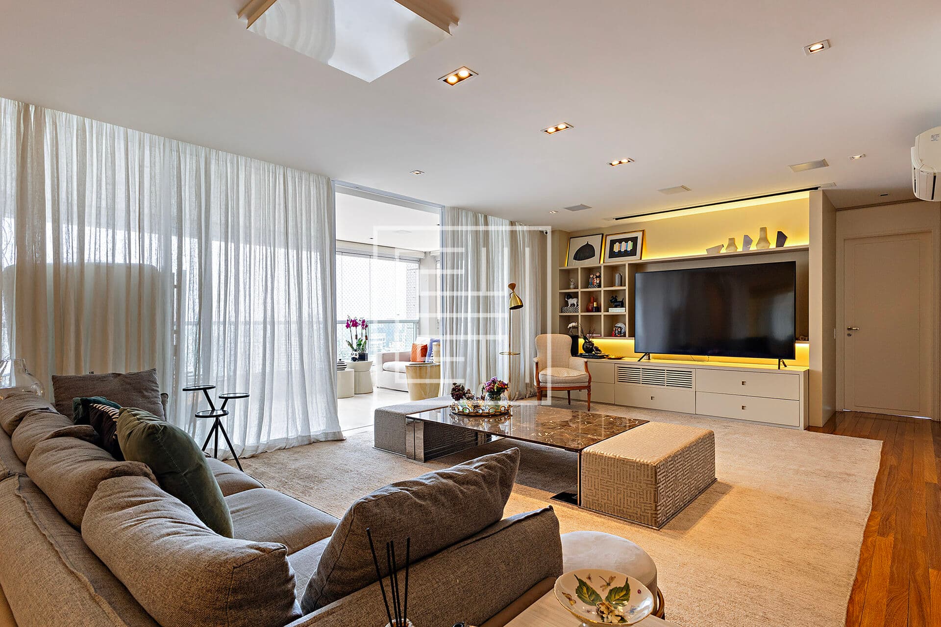 Apartamento de 280m² com 4 suítes e 4 vagas à venda em Perdizes