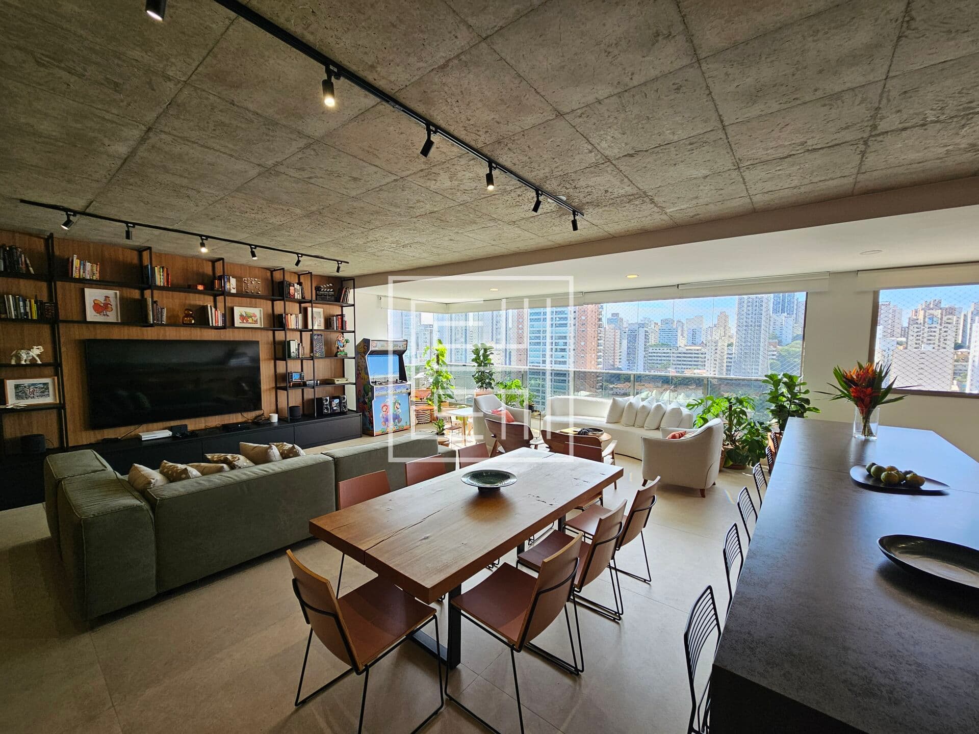 Apartamento de 221m² com 4 suítes e 5 vagas á venda em Perdizes