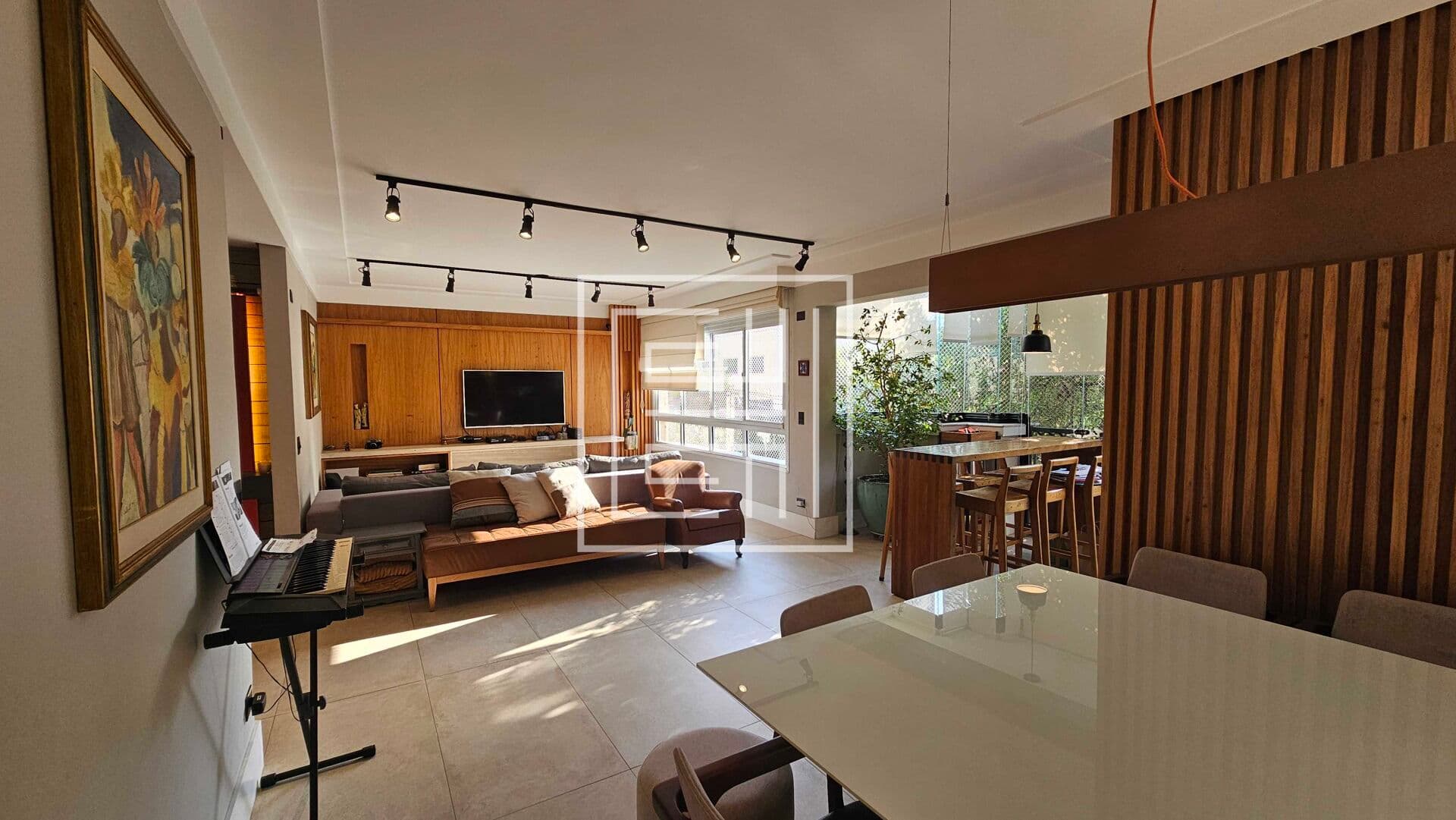Apartamento de 175m² com 4 suítes e 4 vagas à venda em Perdizes