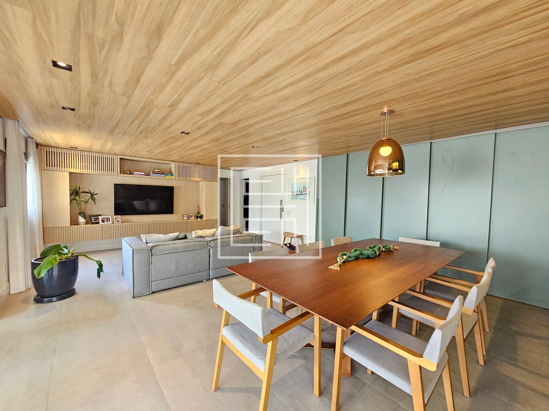 Apartamento de 183m² com 3 suítes e 4 vagas à venda em Perdizes