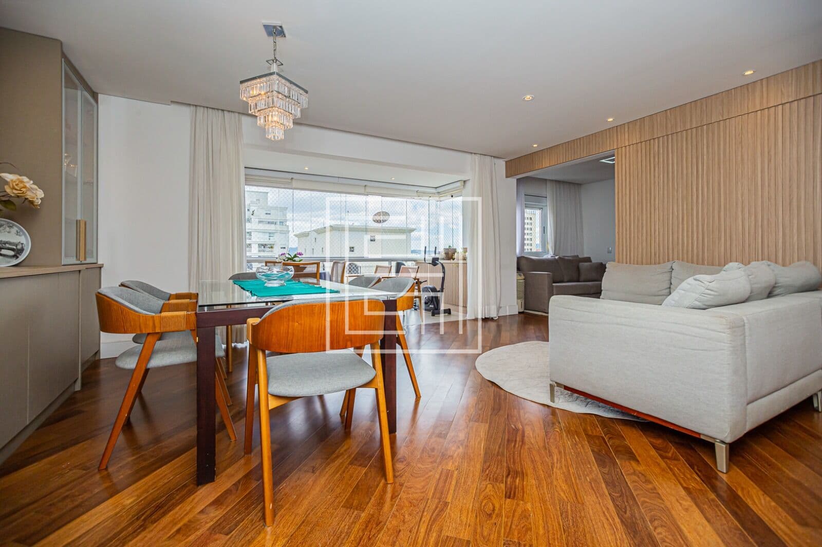 Apartamento de 127m² com 3 dormitórios sendo 2 suítes e 3 vagas à venda em Perdizes