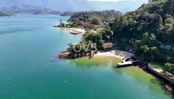Casa Paulo Mendes da Rocha, frente ao mar, em Angra dos Reis