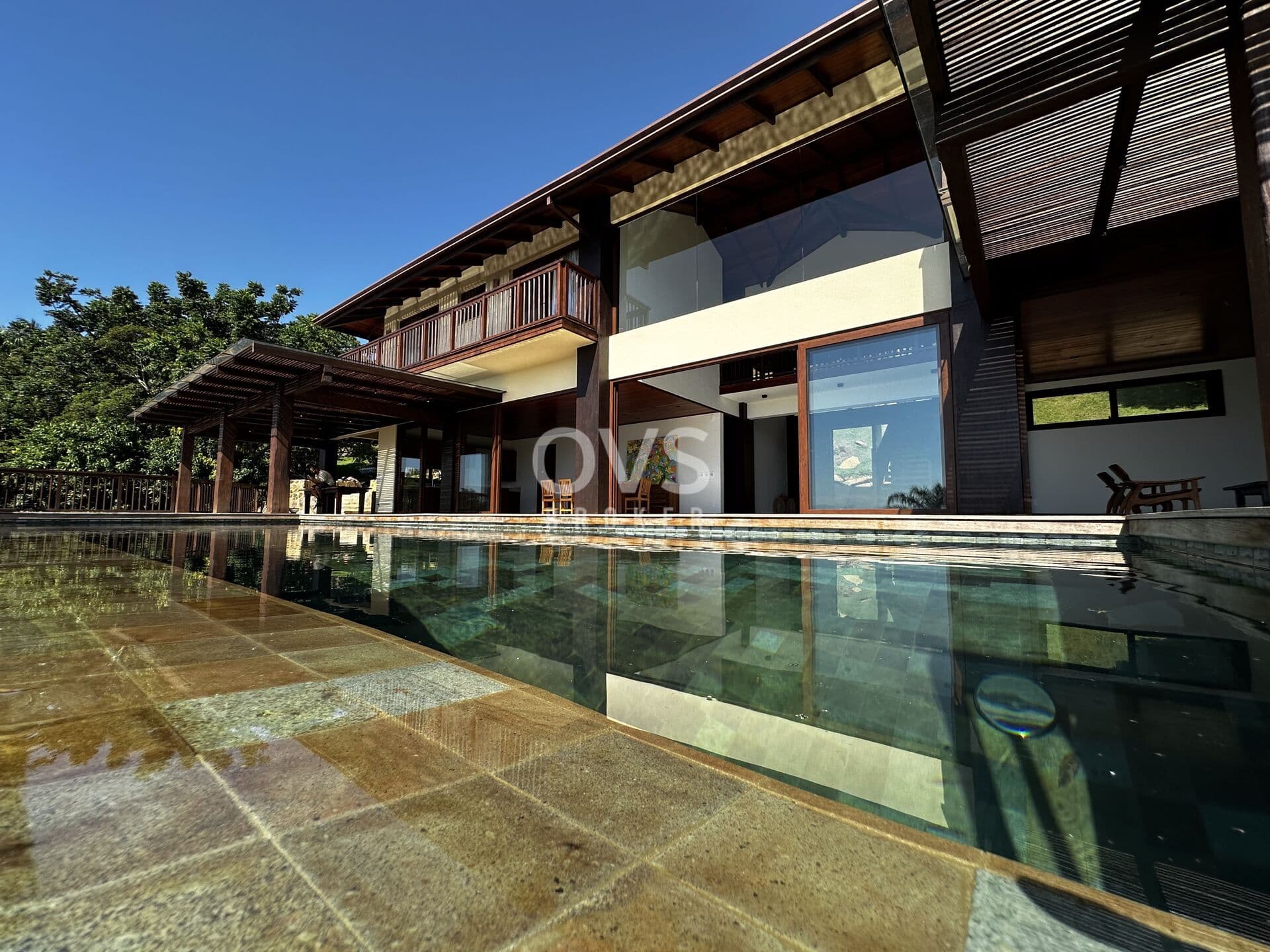 Casa em Condomínio no norte de Ilhabela, com vista incrível para o mar.