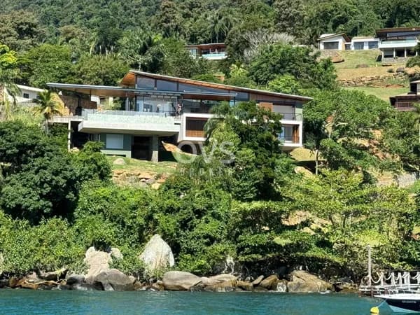 Casa frente ao mar, em Condomínio, no Norte de Ilhabela