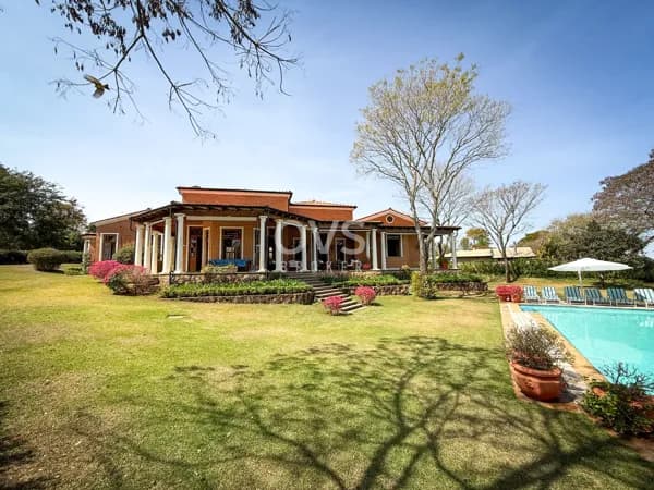 Casa de campo exclusiva com inspiração inglesa, em condomínio fechado no Broa | Itirapina SP
