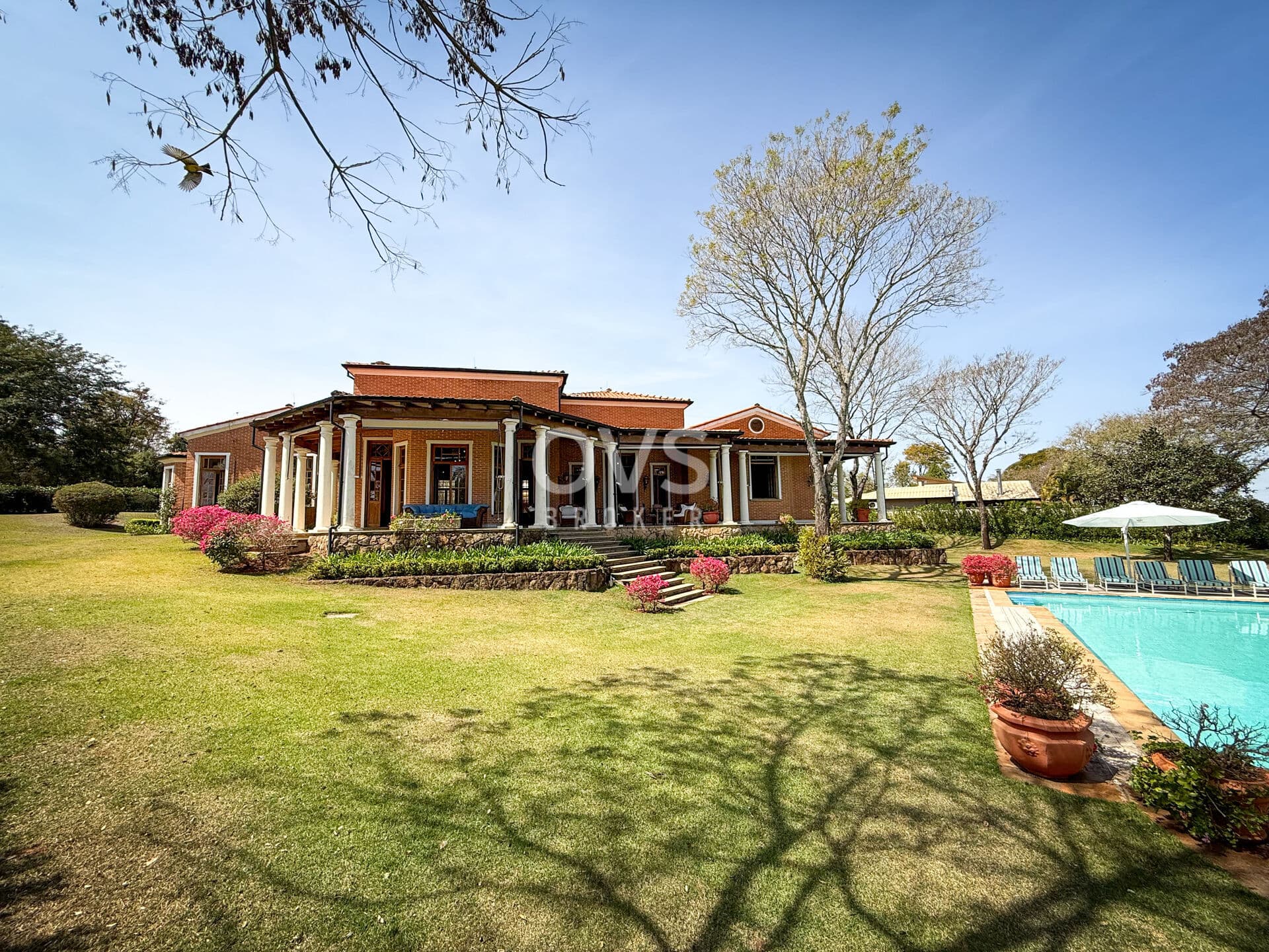 Casa de campo exclusiva com inspiração inglesa, em condomínio fechado no Broa | Itirapina SP