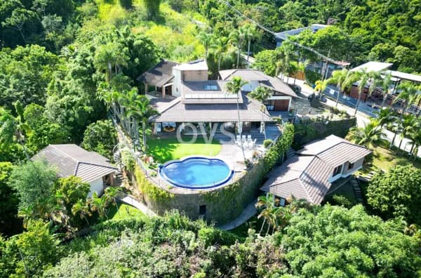 Casa com vista para o mar, com 8 quartos, no norte de Ilhabela