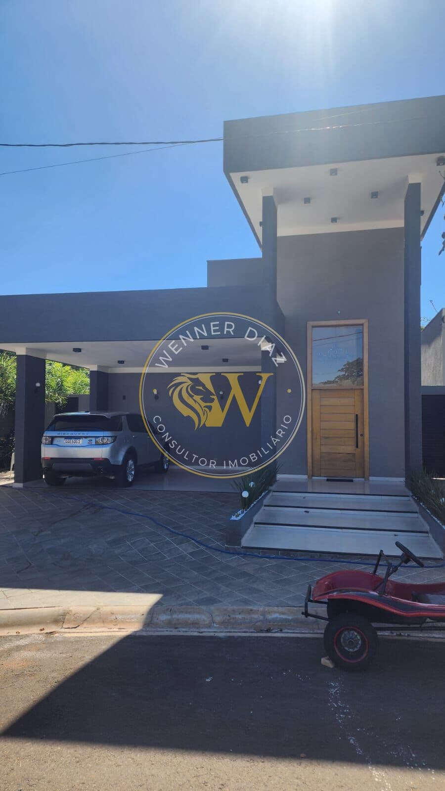 Casa sofisticada com 3 suítes, área gourmet e piscina com prainha no Reservas do Bosque
