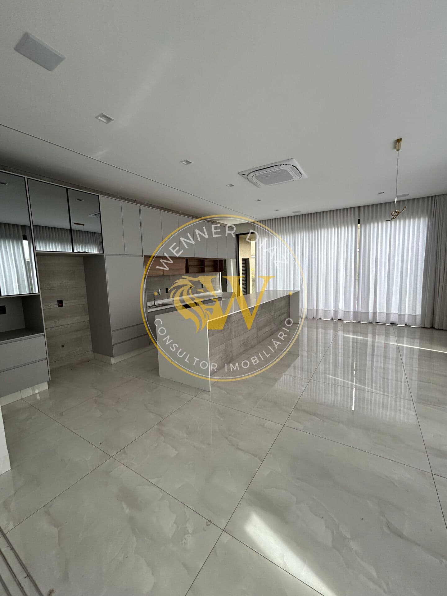 CASA DE ALTO PADRÃO À VENDA NO CONDOMÍNIO DAMHA VI – R$ 3.200.000,00