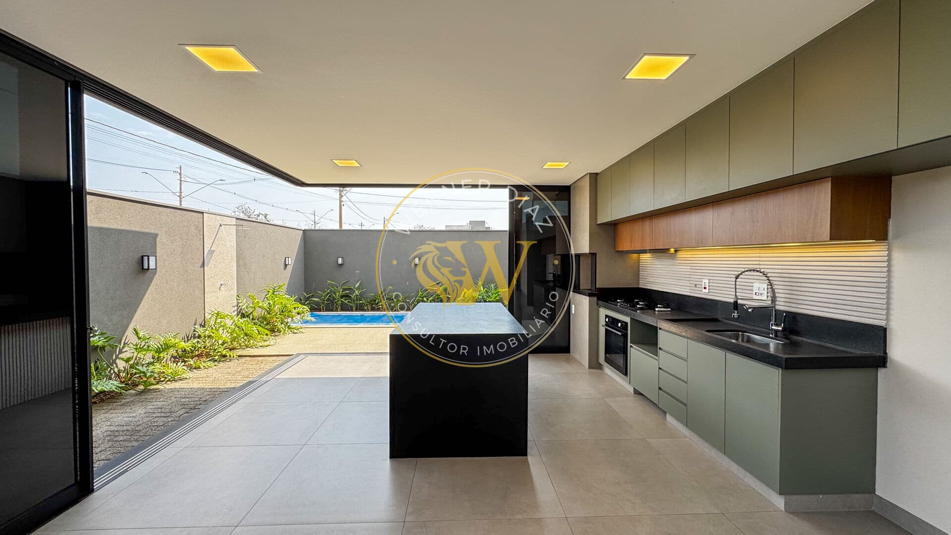 CASA DE ESQUINA À VENDA NO CONDOMÍNIO VILLAGE PROVENCE – R$ 1.500.000,00