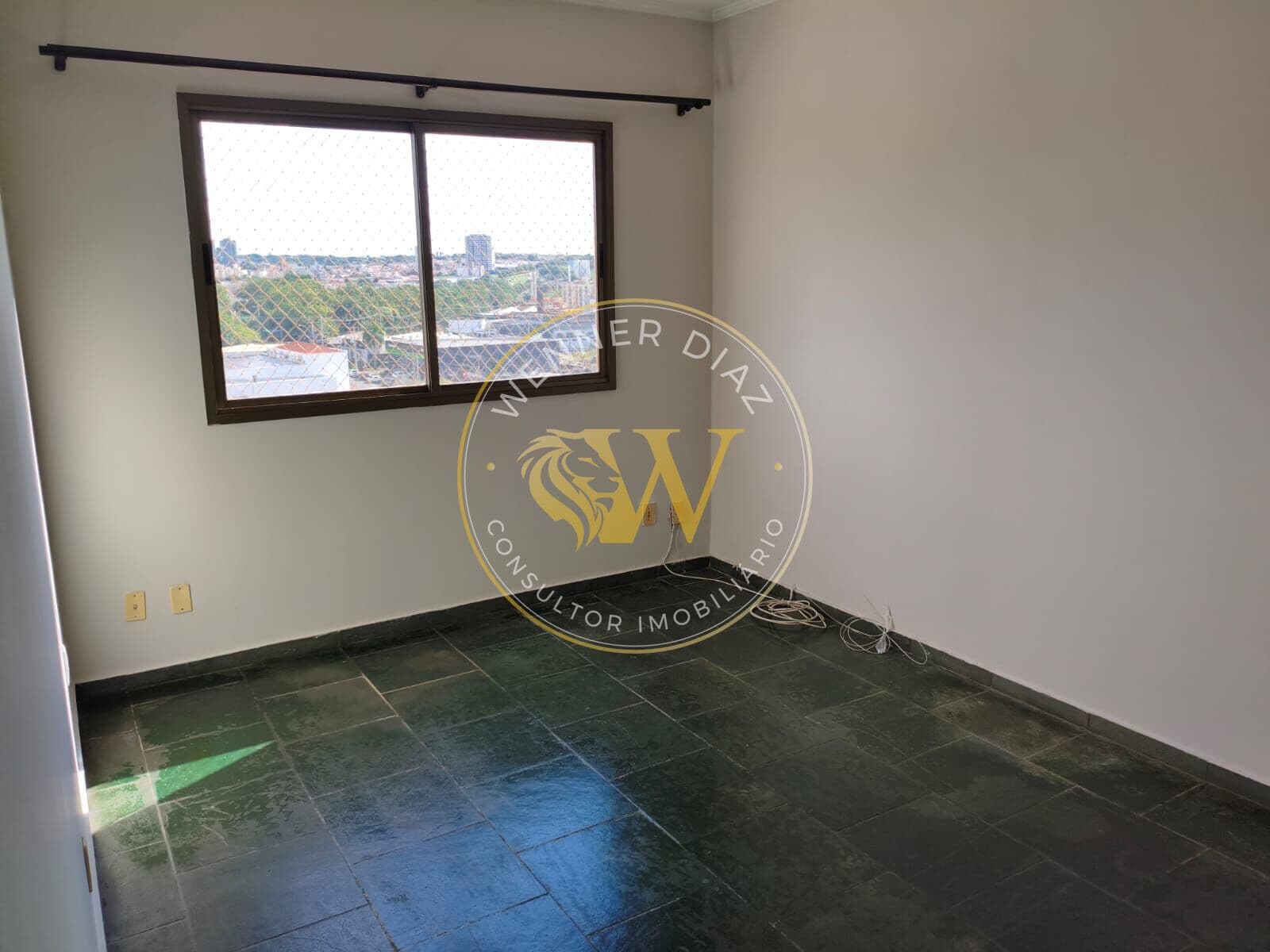Apartamento com 2 dormitórios e excelnete localização para locação no Edifício Boldrin